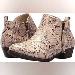 (4-0648) Rampage Women's Tarragon Ankle Bootie Sz 5